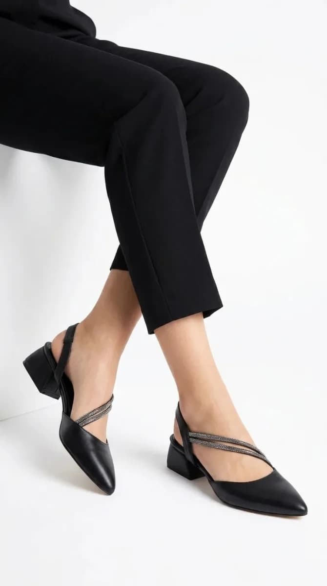 Kadın Siyah Çapraz Bantlı Alçak Kalın Topuklu Slingback Ayakkabı - görsel 5