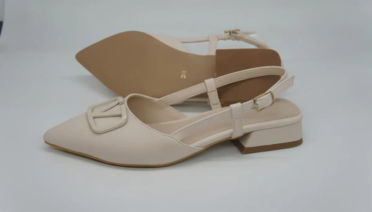Kadın Krem Geometrik Aksesuarlı Alçak Kalın Topuklu Slingback Ayakkabı